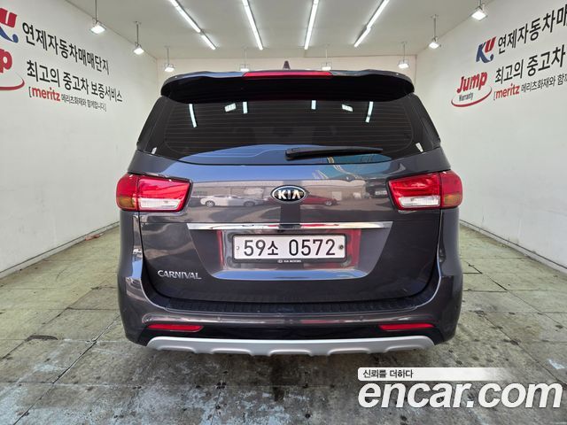 Kia Canival 2016 — photo 2
