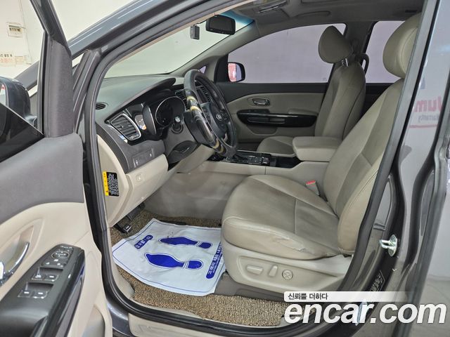 Kia Canival 2016 — photo 11
