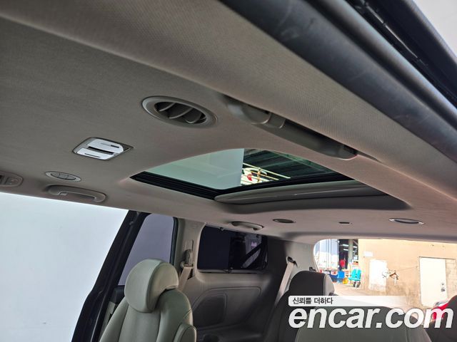 Kia Canival 2016 — photo 16