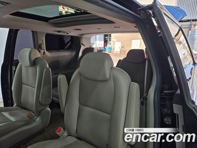 Kia Canival 2016 — photo 17