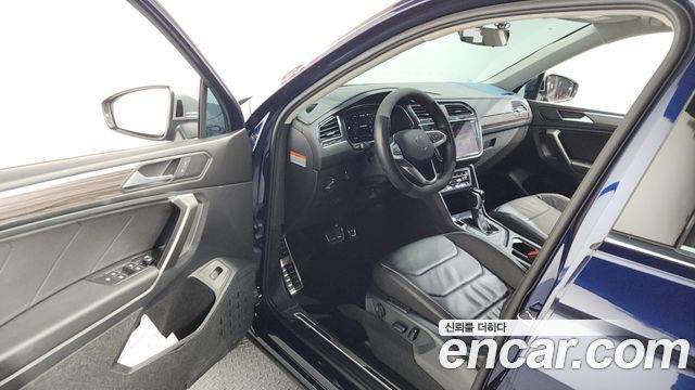 Volkswagen Tiguan 2023 — photo 10