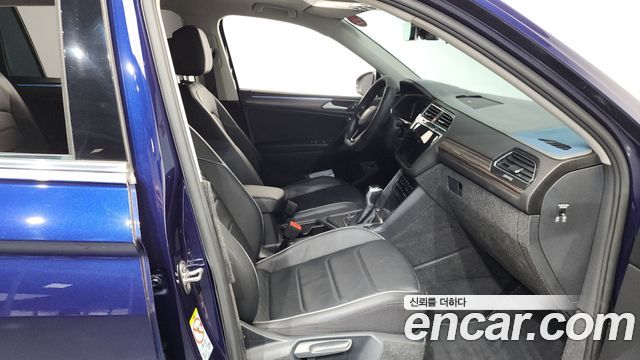 Volkswagen Tiguan 2023 — photo 11