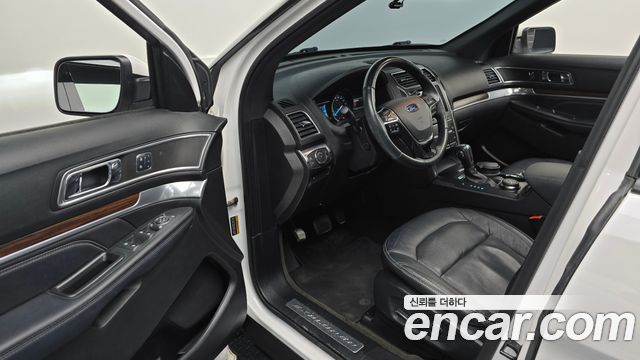 Ford Explorer 2018 — photo 11