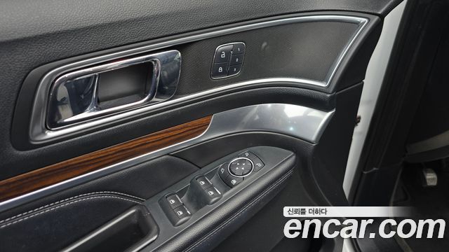 Ford Explorer 2018 — photo 17