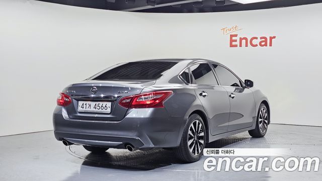 Nissan Altima 2018 — photo 2