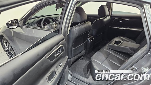 Nissan Altima 2018 — photo 11