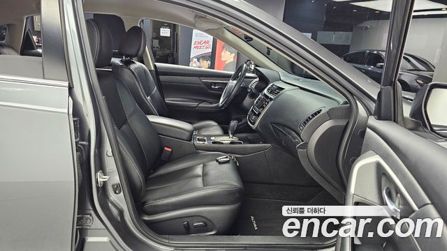 Nissan Altima 2018 — photo 12