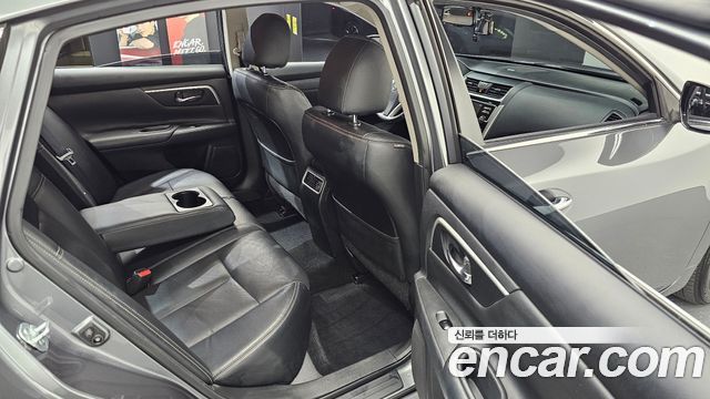 Nissan Altima 2018 — photo 13