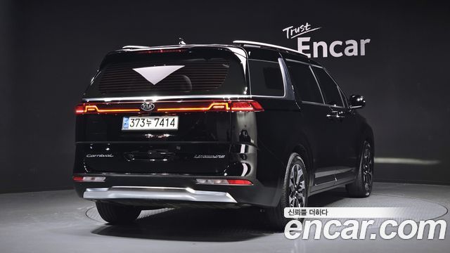Kia Canival 2021 — photo 2
