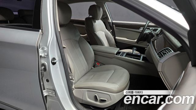 Genesis G80 2018 — photo 10