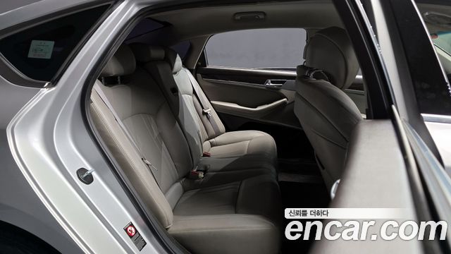 Genesis G80 2018 — photo 12