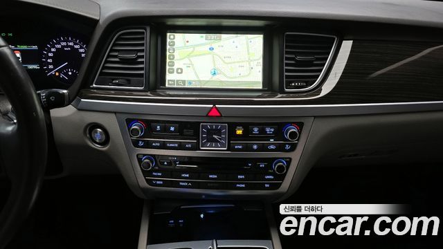 Genesis G80 2018 — photo 15