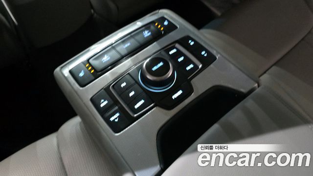 Genesis G80 2018 — photo 17