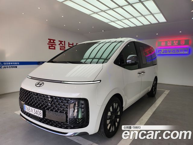 Hyundai Staria 2025 — photo 1