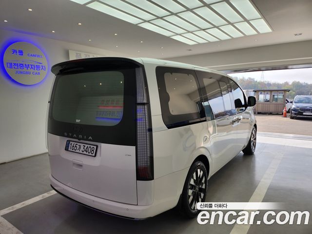 Hyundai Staria 2025 — photo 2