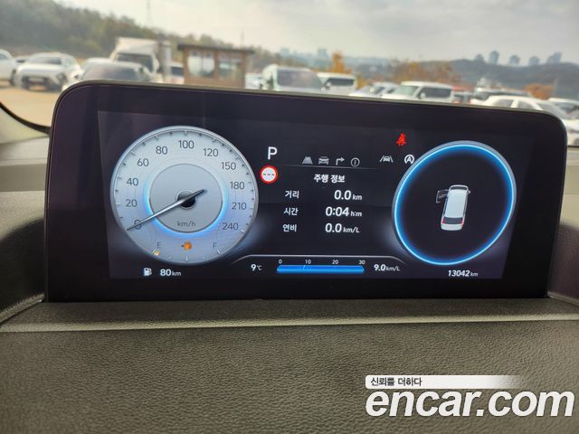 Hyundai Staria 2025 — photo 8