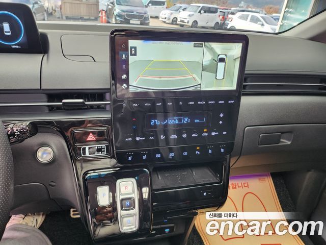 Hyundai Staria 2025 — photo 9