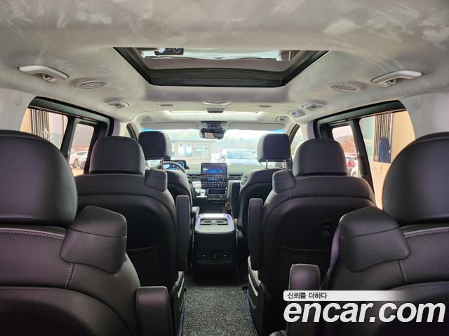 Hyundai Staria 2025 — photo 10
