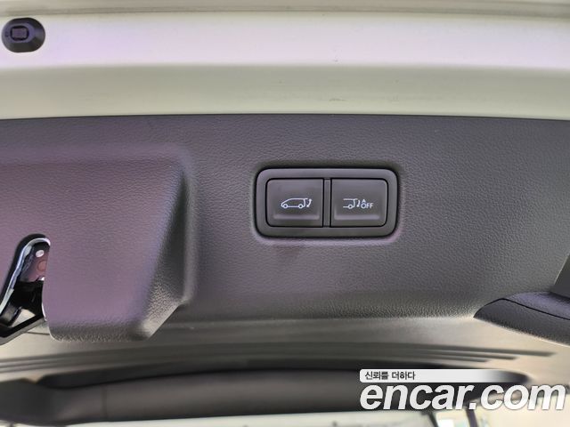 Hyundai Staria 2025 — photo 16
