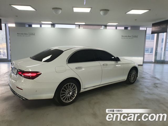 Mercedes-Benz E-Class 2023 — photo 2
