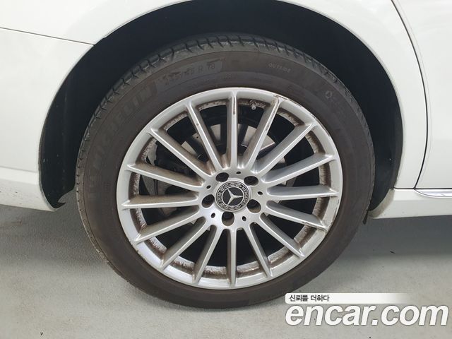 Mercedes-Benz E-Class 2023 — photo 5