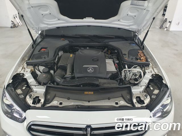 Mercedes-Benz E-Class 2023 — photo 6