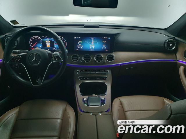Mercedes-Benz E-Class 2023 — photo 7