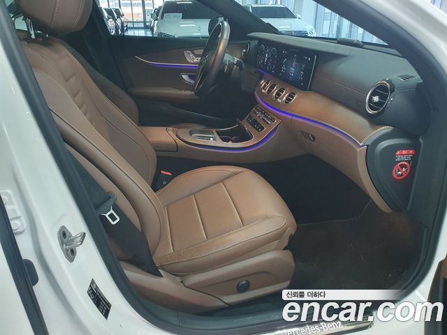 Mercedes-Benz E-Class 2023 — photo 9