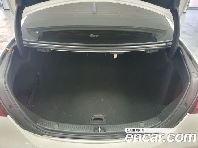 Mercedes-Benz E-Class 2023 — photo 11