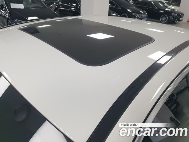 Mercedes-Benz E-Class 2023 — photo 12