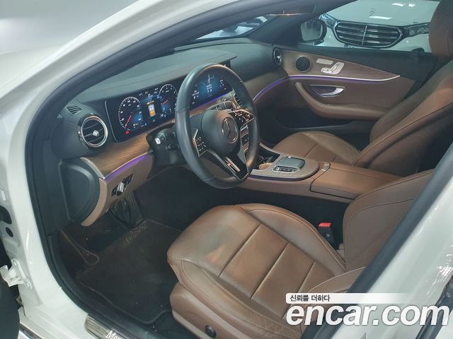 Mercedes-Benz E-Class 2023 — photo 13