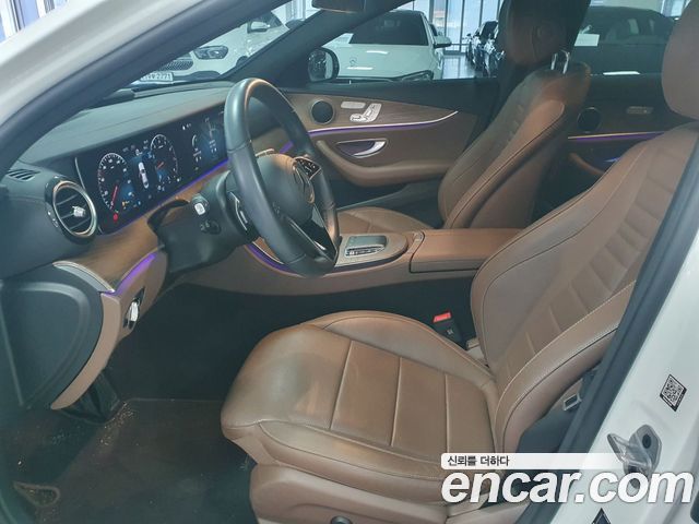 Mercedes-Benz E-Class 2023 — photo 14