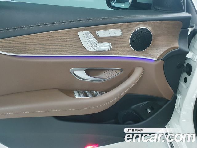 Mercedes-Benz E-Class 2023 — photo 15