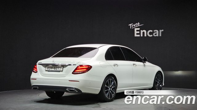 Mercedes-Benz E-Class 2017 — photo 2