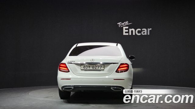 Mercedes-Benz E-Class 2017 — photo 4