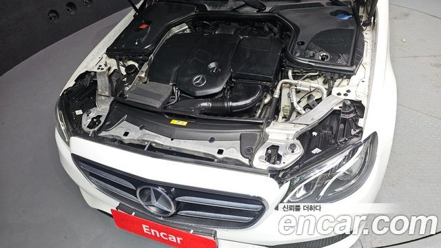 Mercedes-Benz E-Class 2017 — photo 6