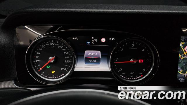 Mercedes-Benz E-Class 2017 — photo 8