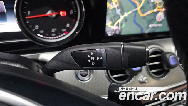 Mercedes-Benz E-Class 2017 — photo 9