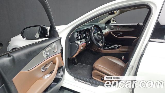 Mercedes-Benz E-Class 2017 — photo 10