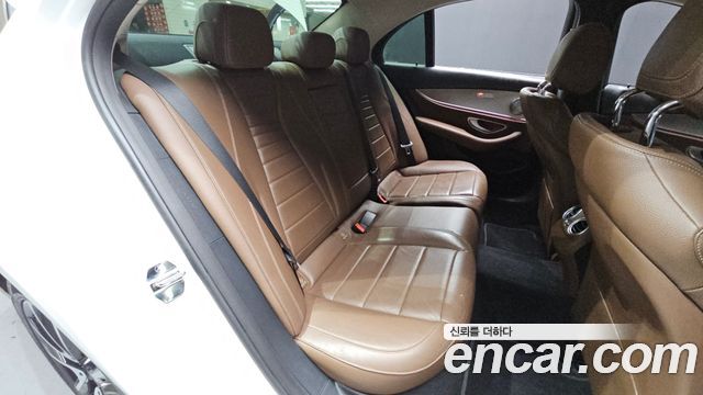 Mercedes-Benz E-Class 2017 — photo 13