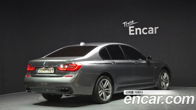 BMW 7-Series 2017 — photo 2