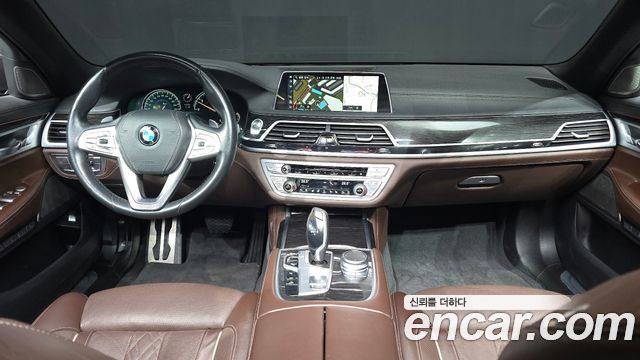 BMW 7-Series 2017 — photo 7
