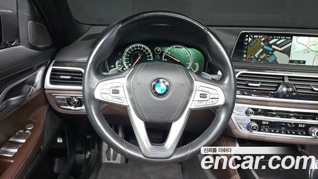 BMW 7-Series 2017 — photo 13
