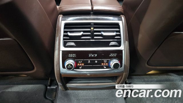 BMW 7-Series 2017 — photo 19