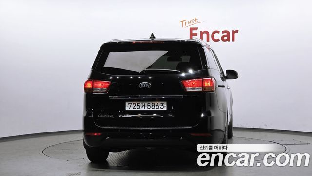 Kia Canival 2018 — photo 4