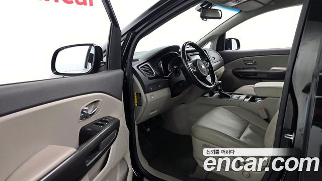 Kia Canival 2018 — photo 11