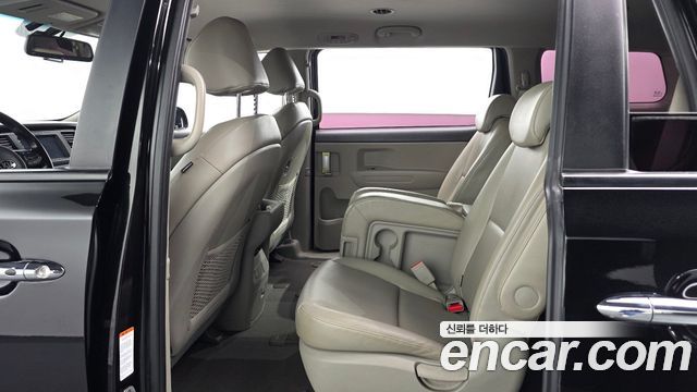 Kia Canival 2018 — photo 12