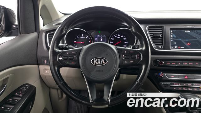 Kia Canival 2018 — photo 13