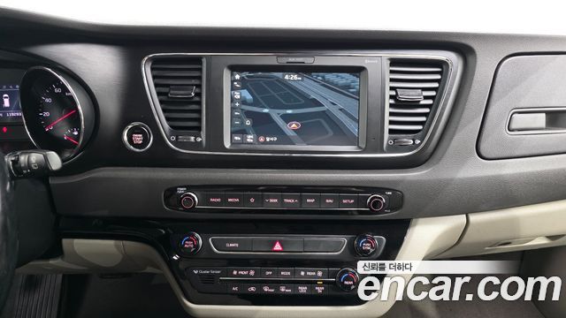Kia Canival 2018 — photo 15