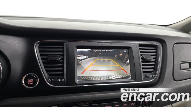 Kia Canival 2018 — photo 16